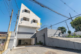 Sobrado com 3 Quartos à Venda,  em Bairro Alto - Curitiba