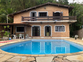 Casa com 6 Quartos para Alugar, 250 m² em Reserva Du Moullin - São Sebastião