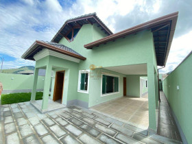 Casa com 3 Quartos à Venda, 202 m² em Cotia - Guapimirim