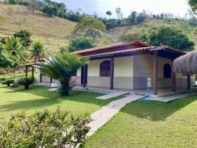 Imóvel com 7 Quartos para Alugar, 560 m² em Zona Rural - Jaguaraçu