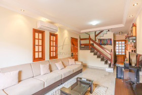 Casa com 3 Quartos à Venda, 243 m² em Umuarama - Osasco