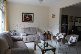 Casa com 3 Quartos à Venda, 360 m² em Trindade - Florianópolis