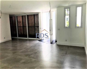 Casa com 3 Quartos à Venda, 300 m² em Retiro Morumbi - São Paulo