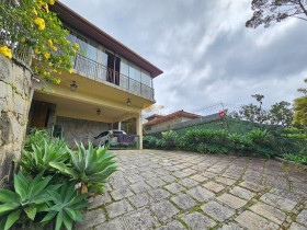 Casa com 4 Quartos à Venda, 500 m² em Iucas - Teresópolis