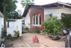 Casa com 4 Quartos à Venda, 330 m² em Hipodrómo - Recife