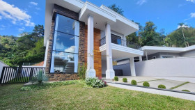 Casa com 4 Quartos à Venda, 260 m² em Parque Do Imbui - Teresópolis