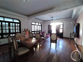 Casa com 4 Quartos à Venda, 357 m² em Campo Grande - Santos