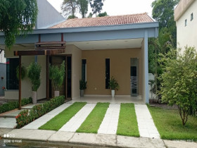 Casa com 3 Quartos à Venda,  em Tarumã - Manaus