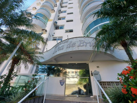 Apartamento com 2 Quartos à Venda, 74 m² em Agronômica - Florianópolis