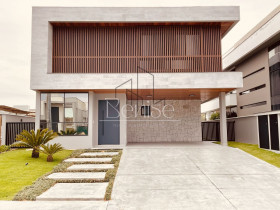 Casa com 4 Quartos à Venda, 285 m² em Santa Regina - Camboriú