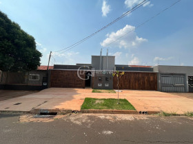 Casa com 3 Quartos à Venda,  em Monte Castelo - Campo Grande