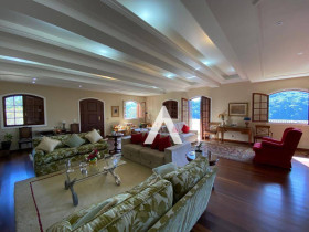 Casa com 6 Quartos à Venda, 470 m² em Golfe - Teresópolis
