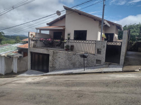 Casa com 3 Quartos à Venda, 160 m² em Portal Da Serra - Caldas