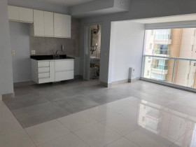 Apartamento com 2 Quartos para Alugar, 74 m² em Parque Colonial - São Paulo