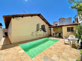 Casa com 5 Quartos à Venda, 300 m² em Ouro Preto - Belo Horizonte