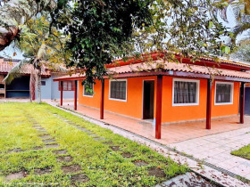Casa com 2 Quartos à Venda, 163 m² em Belmira Novaes - Peruíbe