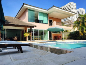 Casa de Condomínio com 4 Quartos à Venda, 912 m² em Barra Da Tijuca - Rio De Janeiro