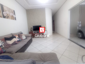 Casa com 3 Quartos para Alugar, 140 m² em João Botelho - Montes Claros
