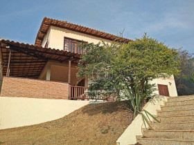 Casa com 4 Quartos para Alugar, 300 m² em Serra Da Moeda - Brumadinho