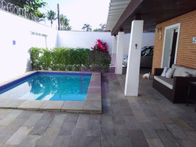 Casa com 5 Quartos à Venda, 379 m² em Enseada - Guarujá