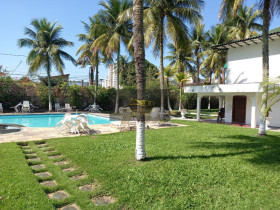 Casa com 3 Quartos à Venda, 3.400 m² em Canto Do Forte - Praia Grande
