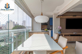 Apartamento com 2 Quartos à Venda, 74 m² em Aclimação - São Paulo
