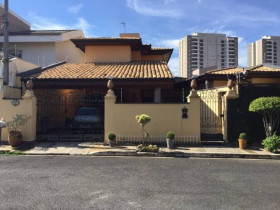 Casa com 4 Quartos à Venda, 280 m² em Vila Jaboticabeira - Taubaté