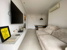 Apartamento com 2 Quartos à Venda, 62 m² em Gonzaga - Santos