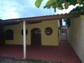 Casa com 2 Quartos à Venda, 70 m² em Jd Suarao - Itanhaem