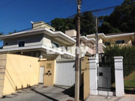 Casa de Condomínio com 3 Quartos à Venda, 230 m² em América - Joinville