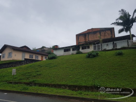 Casa com 3 Quartos à Venda, 134 m² em Petrópolis - Joinville