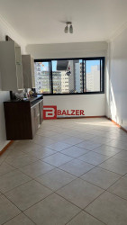 Apartamento com 2 Quartos à Venda, 75 m² em Centro - Florianópolis