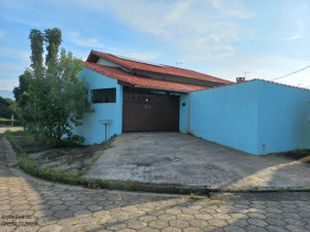 Casa com 3 Quartos para Alugar, 150 m² em Três Marias - Peruíbe