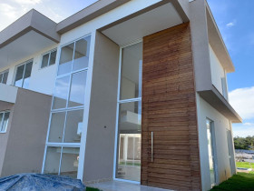 Casa com 4 Quartos à Venda, 475 m² em Busca Vida - Camaçari