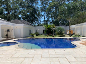 Casa com 7 Quartos à Venda, 1.400 m² em Residencial Euroville - Carapicuíba
