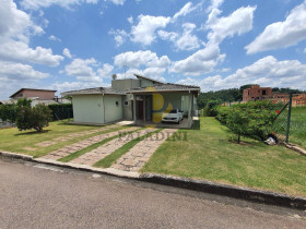Casa de Condomínio com 3 Quartos à Venda, 250 m² em Colinas De Inhandjara - Itupeva