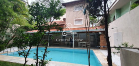 Casa com 4 Quartos para Alugar, 450 m² em Jardim Marajoara - São Paulo