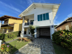 Casa com 4 Quartos para Alugar ou Temporada, 70 m² em Centro - Porto Belo
