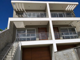 Casa com 3 Quartos à Venda, 281 m² em Chácara Das Pedras - Porto Alegre