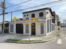 Sobrado com 3 Quartos à Venda, 212 m² em Enseada - Guarujá