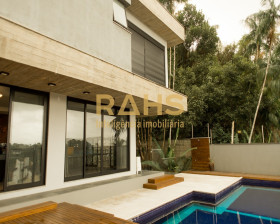 Casa com 4 Quartos à Venda, 671 m² em América - Joinville