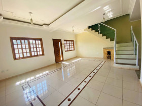 Casa com 3 Quartos à Venda, 300 m² em Centro - Mairiporã