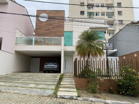 Casa com 3 Quartos à Venda, 218 m² em Granja Dos Cavaleiros - Macaé