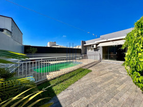 Casa com 4 Quartos à Venda, 211 m² em Tomazetti - Santa Maria
