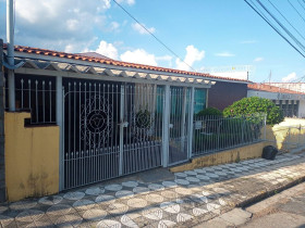 Casa com 4 Quartos à Venda, 400 m² em Vila Lucy - Sorocaba