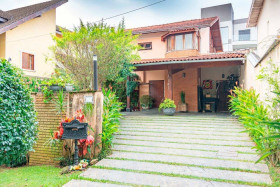 Casa com 4 Quartos à Venda, 225 m² em Granja Viana - Cotia