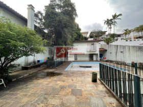 Sobrado com 4 Quartos à Venda,  em Vila Inah - São Paulo