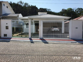Casa com 3 Quartos à Venda, 180 m² em Sertão Do Maruim - São José