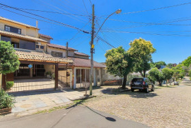 Casa com 3 Quartos à Venda, 198 m² em Cavalhada - Porto Alegre