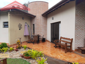 Casa com 3 Quartos à Venda, 3.000 m² em Jardim Santa Teresa - Jundiaí
